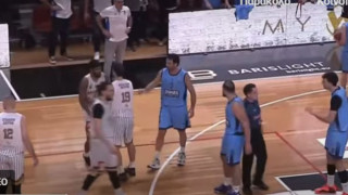 Πάτρα: Οπαδός εισέβαλε στο παρκέ και έσπρωξε παίκτη του Απόλλωνα!