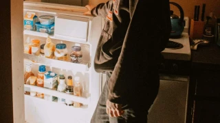 Τα τρόφιμα που δεν πρέπει ΠΟΤΕ να τοποθετείτε στην πόρτα του ψυγείου!