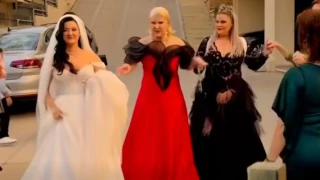 Η Χαρά Βέρρα πάντρεψε την κόρη της και βάφτισε τον εγγονό της