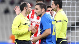 «Νέα» τάξη πραγμάτων βαμμένη         ερυθρόλευκη...