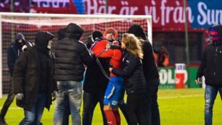 Οπαδοί την «έπεσαν» στον γιο του Χένρικ Λάρσον (pics,vid)