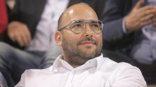 Τώρα μαθαίνει                         ο μεγαλομέτοχος