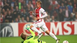 Ο Ντόλμπεργκ                      οδηγεί τον Άγιαξ