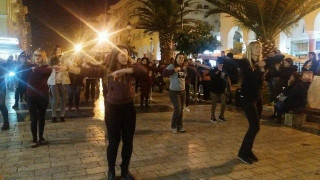 Χόρεψαν στην Αριστοτέλους κατά της βίας σε βάρος των γυναικών (ΒΙΝΤΕΟ