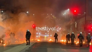 Θεσσαλονίκη: Χαμός με 60 μολότοφ σε ΜΑΤ μετά τη συναυλία του ΛΕΞ