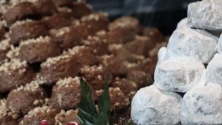 «Αλμυρά» τα γλυκά των Χριστουγέννων: Ποια αγγίζουν τα 40 ευρώ