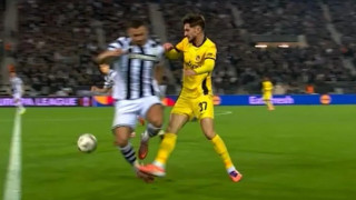 ΠΑΟΚ-Γιουνγκ Μπόις: Με δέκα παίκτες οι Ελβετοί από το 6ο λεπτό! (vid)