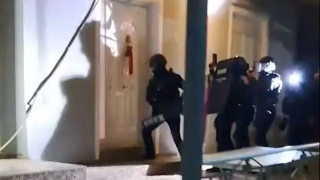 Βίντεο-ντοκουμέντο: «Ντου» της ΕΛΑΣ σε γιάφκα Ρομά που εξαπατούσαν ηλικιωμένους