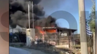 Καβάλα: Δραματική διάσωση ηλικιωμένου-Πήρε φωτιά το τροχόσπιτο που έμενε (vid)