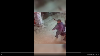 Κοσμηματοπώλης πυροβόλησε ληστές που μπήκαν να τον κλέψουν!