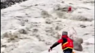 Τζουμέρκα: Πυροσβέστης της ΕΜΑΚ παρασύρθηκε από τα ορμητικά νερά