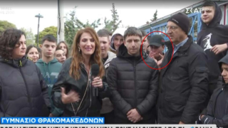 Έξαλλος ο Κούτρας με πιτσιρικά που έκανε χειρονομίες στην κάμερα