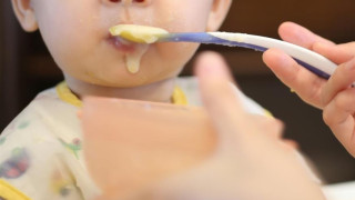 ΕΟΦ: «Καμπανάκι» για κίνδυνο αλλαντίασης από βρεφικό γάλα