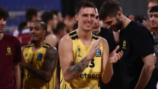 Άρης: Οι Άντζουσιτς-Κουλμπόκα δοκίμασαν ελληνικά Χριστουγεννιάτικα γλυκά