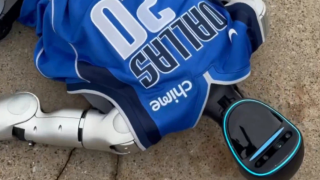 Απίστευτο! Ρομπότ έκανε επίδειξη στον Ίρβινγκ κι εκείνος το «χάλασε»