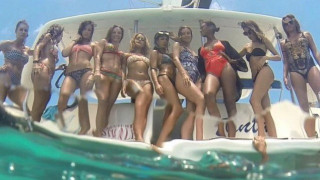 Η Μάρτα        και     η   καυτή     παρέα της! (pic)