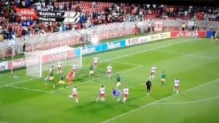 Τερματοφύλακας με «ψαλιδάκι» σώζει την ομάδα του! (video)