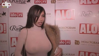 Η πρώην του Νεϊμαρ με διαφανές μπλουζάκι «τρελαίνει»(pics+vid)