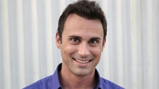 Ο Γιώργος Καπουτζίδης μας σύστησε την αδερφή του με μια selfie (ΦΩΤΟ)