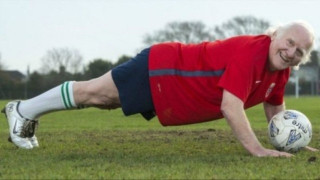 Ποδοσφαιριστής...     81 ετών ψάχνει ομάδα να  αγωνιστεί!