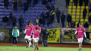 Ξέσπασμα των οπαδών της ΑΕΚ κατά         των παικτών