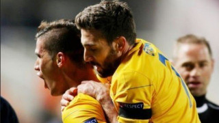 Δεύτερη σφαλιάρα και δεύτερη θέση για τον Ολυμπιακό! (vids)