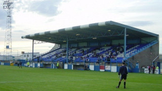 Συνεχίζει            να        γράφει       ιστορία