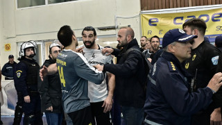 ΔΕΑΒ: Πρόστιμο στην ΑΕΚ για την εισβολή οπαδών στον αγώνα χάντμπολ με τον ΠΑΟΚ