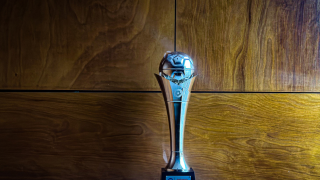 Πόσο ζυγίζει το τρόπαιο του Super Cup