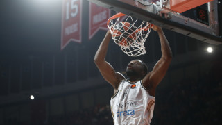 Dubai BC: Το τρομερό τρίποντο του Καμπενγκέλε από το κέντρο