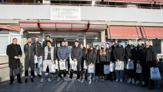 Οι παίκτες του ΠΑΟΚ κοντά στα παιδιά του Ιπποκρατείου με δώρα και ευχές