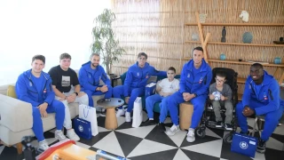 Η έκπληξη των παικτών της Εθνικής σε παιδιά από το Make-A-Wish Ελλάδας