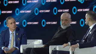 «Νομίζεις ότι είστε απόγονοι του Πλάτωνα και του Αριστοτέλη αλλά δεν είστε» - Επίθεση Ράμα εναντίον Έλληνα δημοσιογράφου