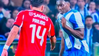 Ο Σάμου «αγνόησε» τη χειραψία και έδειξε το σήμα της Πόρτο στον Παυλίδη