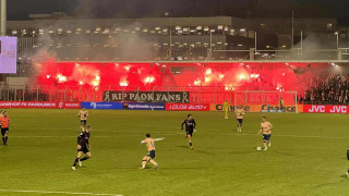 Πανό των οπαδών της Σλάβια για τα επτά αετόπουλα