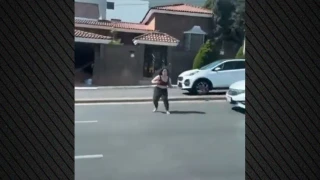 Την εκτόξευσε: «Πετάχτηκε» στον δρόμο και την παρέσυρε ΙΧ