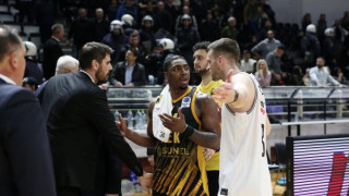 Αποδοκιμάστηκε ο Μπάρτλεϊ στο Παλατάκι, άνοιξε διάλογο με την κερκίδα