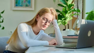 Σε ποια χώρα ζουν τα πιο δυστυχισμένα παιδιά της Ευρώπης