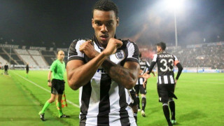 Ο     Ροντρίγκεζ    από   το   γήπεδο   στο ταμείο…