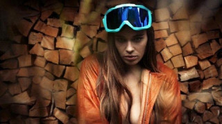 Μία γυμνή     ματιά     γεμίζει    το ταμείο (pics)