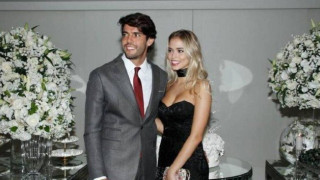 Το     νέο    κορίτσι    του Κακά... τα σπάει (pics)