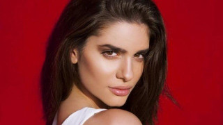 Η Ιωάννα     το   νέο αστέρι    των video clips!(pics)