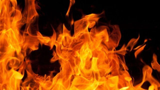 Θεσσαλονίκη:                       Φωτιά τα μεσάνυχτα στα Λαδάδικα