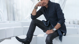 Ο Έλληνας σχεδιαστής που ντύνει τους άνδρες του Hollywood