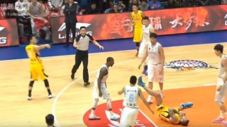 Σκριν και γροθιά με πρωταγωνιστές τον Μπαπτίστα και τον Άνταμς (vid)