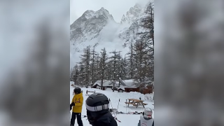 Ιταλία: Η στιγμή που χιονοστιβάδα καταπλακώνει σκιέρ