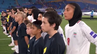 Ιράν: Η γυναικεία ομάδα ποδοσφαίρου δεν τραγούδησε τον εθνικό ύμνο (vid)