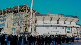 Ουρές για μία επετειακή φανέλα του ΠΑΟΚ (vid)