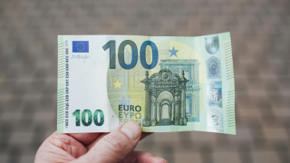 Πότε θα δοθεί το «δώρο» των 250 ευρώ: Ποιοι είναι οι δικαιούχοι