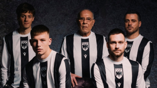 Θρύλοι του ΠΑΟΚ παρουσίασαν τη φανέλα των 100 χρόνων